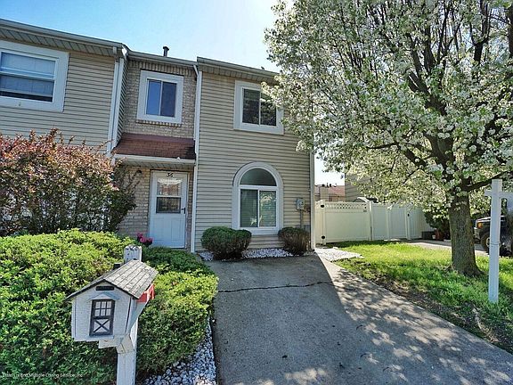 3rd image of 36 Doreen Dr