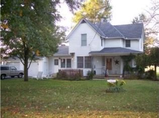 306 Maple St, Corder, MO 64021