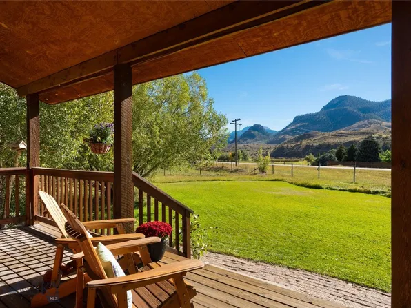 4 Sphinx Dr, Gardiner, MT 59030