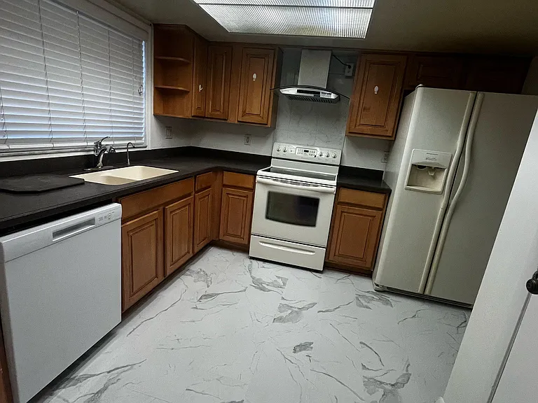 1073 Medinah Way — Photo 3