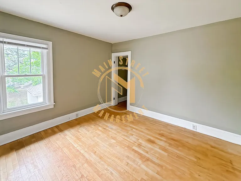 210 Bay St — Photo 9