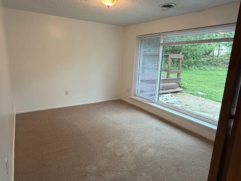 223 W Washington St — Photo 5