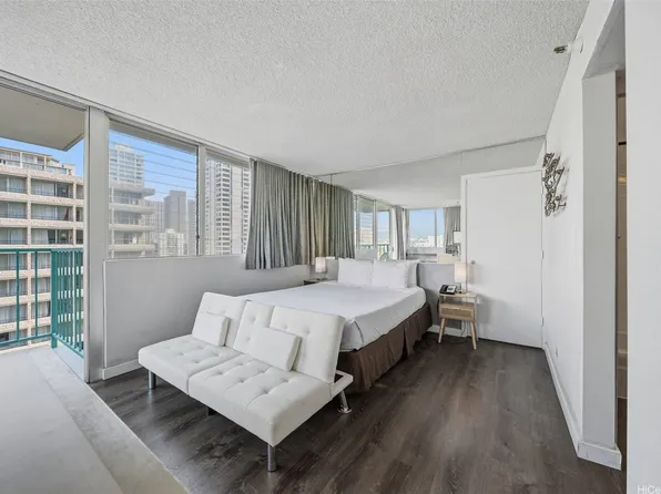 444 Kanekapolei St #810, Honolulu, HI 96815