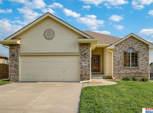2308 Kara Dr, Papillion, NE 68133