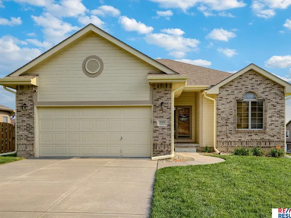 2308 Kara Dr, Papillion, NE 68133