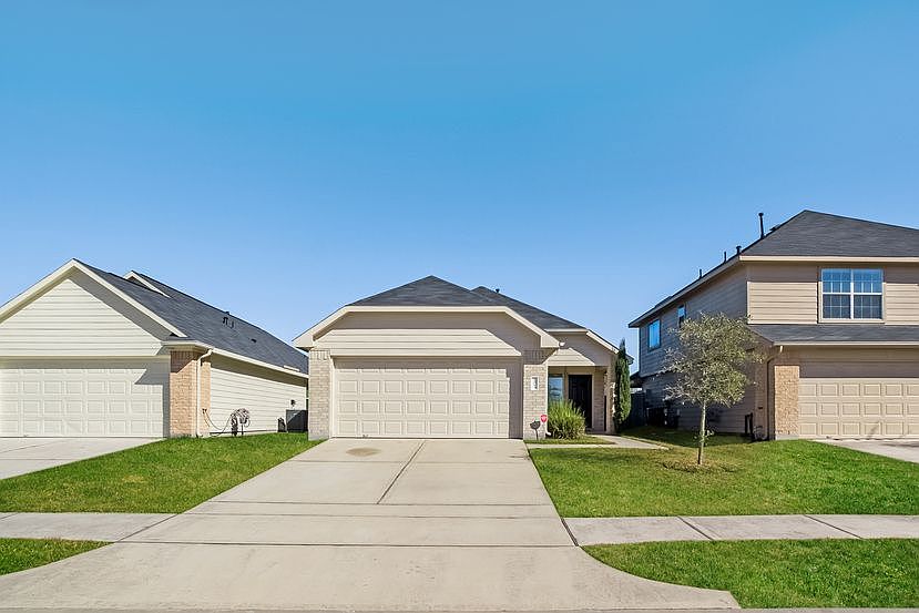 2nd image of 14914 Hidalgo Valley Ln