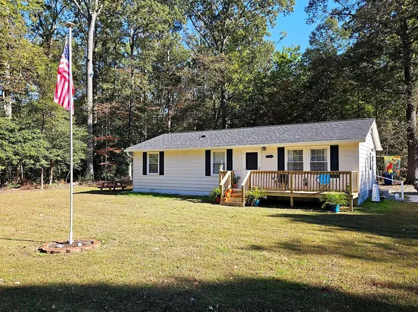 25 Little John St, Reedville, VA 22539