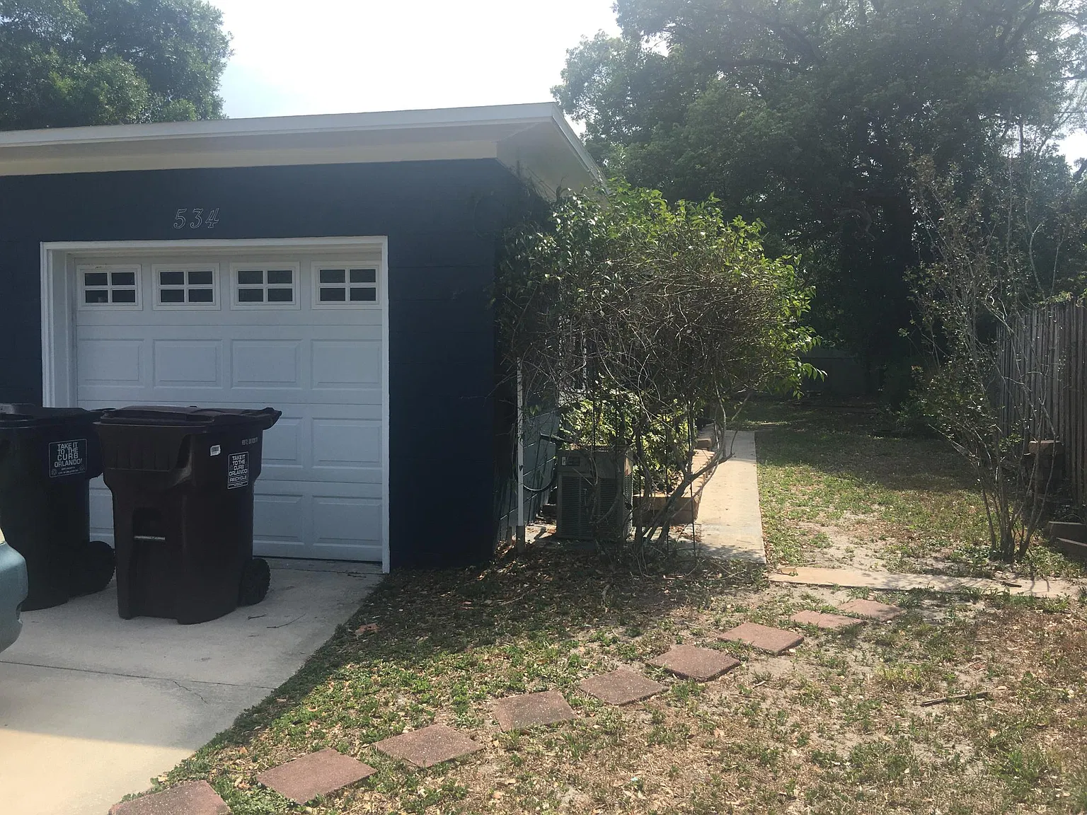534 Underhill Dr — Photo 2