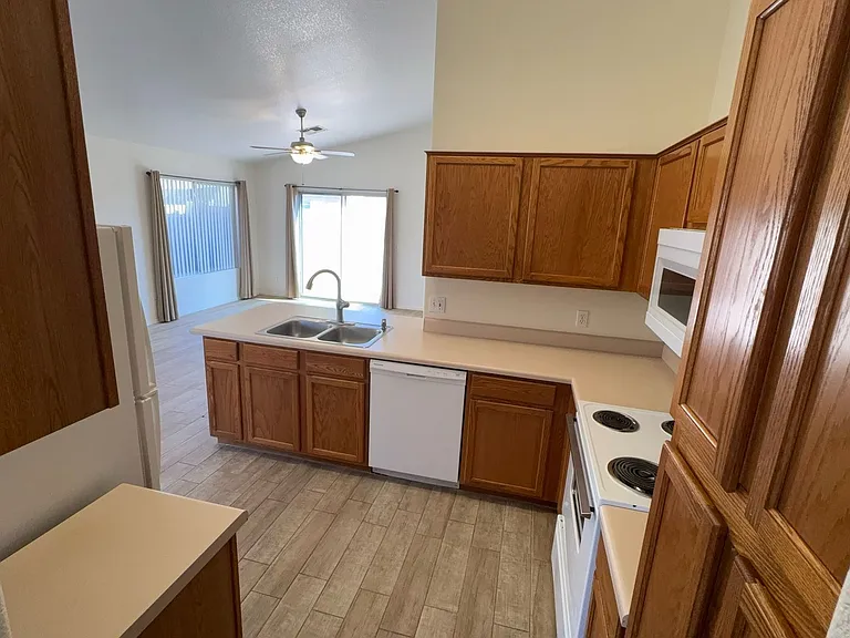 505 S 93rd Pl — Photo 9