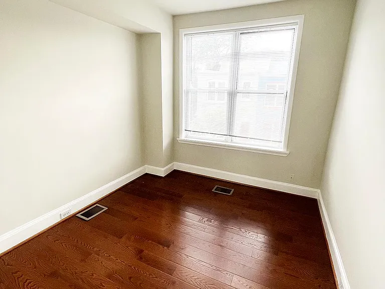 770 Columbia Rd NW — Photo 7