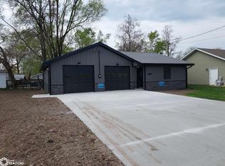 912 N 14th St, Centerville, IA 52544