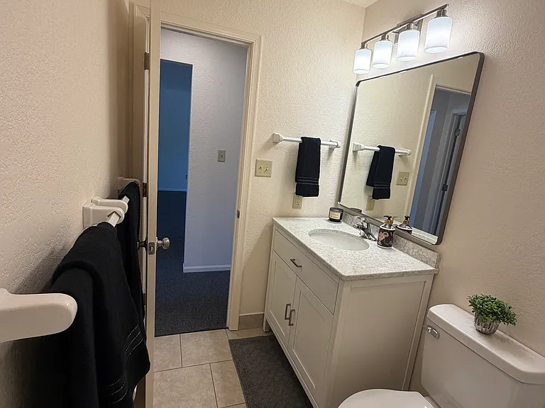 228 NW Waterwheel Ct — Photo 37
