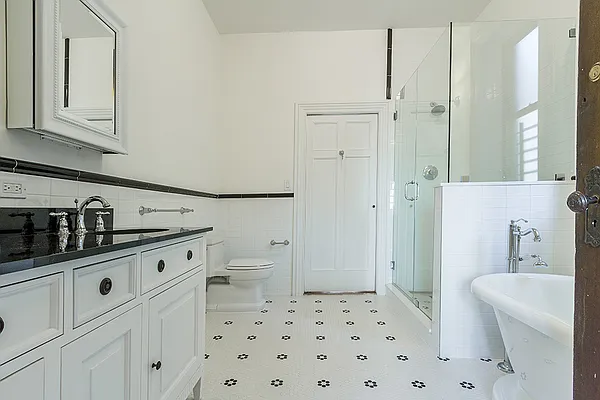 Rented by Dixon Advisory USA Inc. | media 135