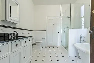 Rented by Dixon Advisory USA Inc.