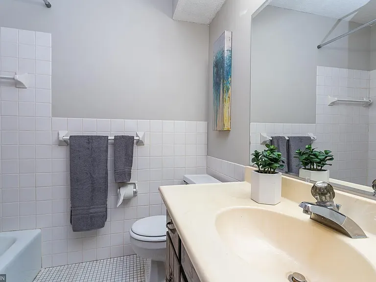 2nd Bathroom