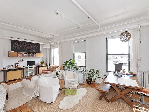 3rd image of 524 Harrison Ave #2