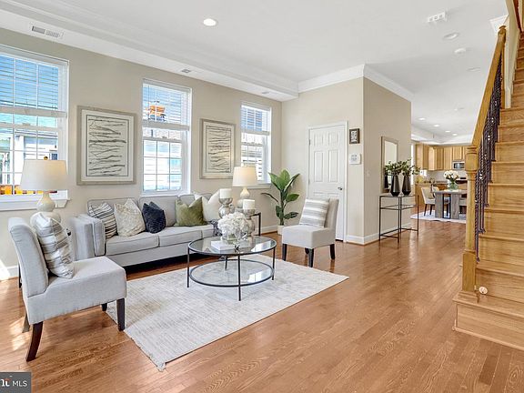 3rd image of 6 E Reed Ave