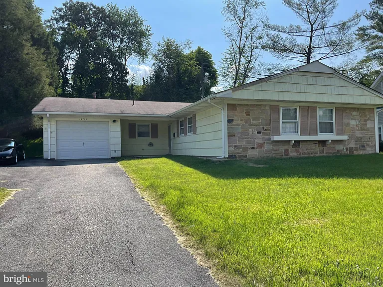 15713 Pointer Ridge Dr — Photo 1