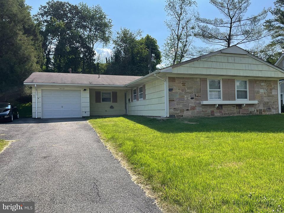 1st image of 15713 Pointer Ridge Dr