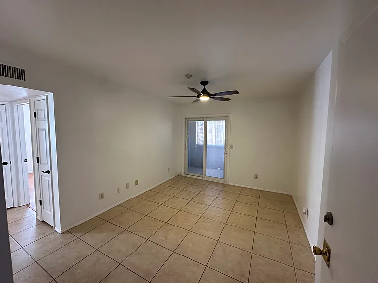 1810 E Blacklidge Dr #417 — Photo 4