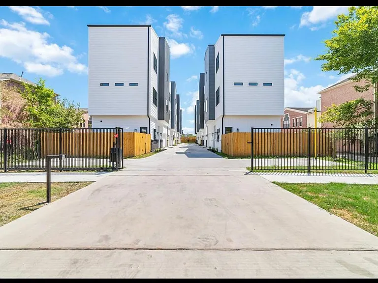 5905 Fairdale Ln #B — Photo 12