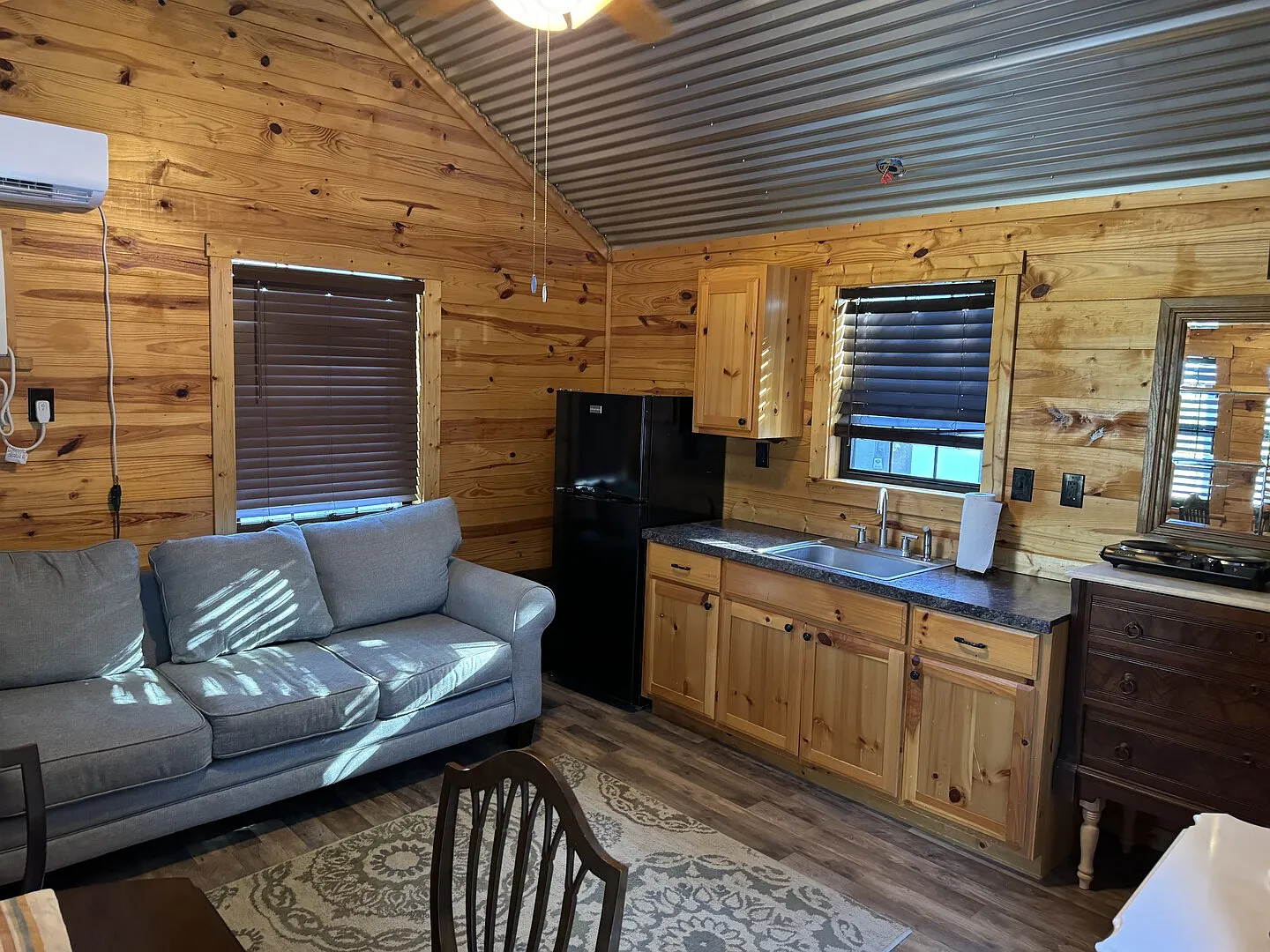Cozy Cabin near Dove Ridge Vineyard with Wi-Fi and AC — Photo 2