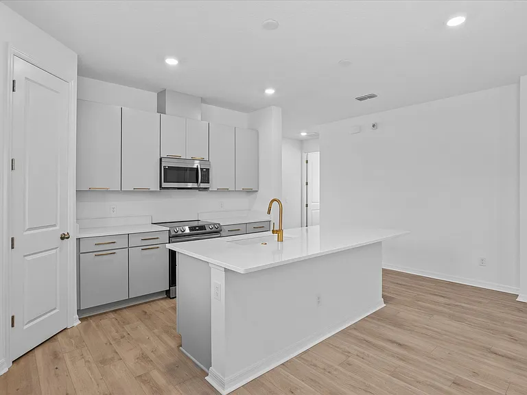 2966 Scout St — Photo 5