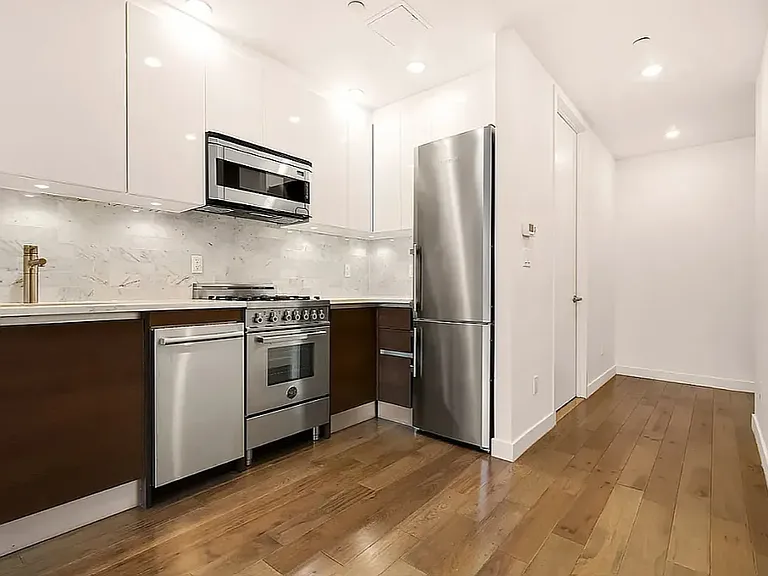11-35 45th Ave #3H — Photo 4