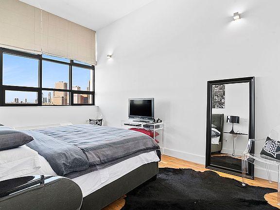 5th image of 360 Furman St APT 630