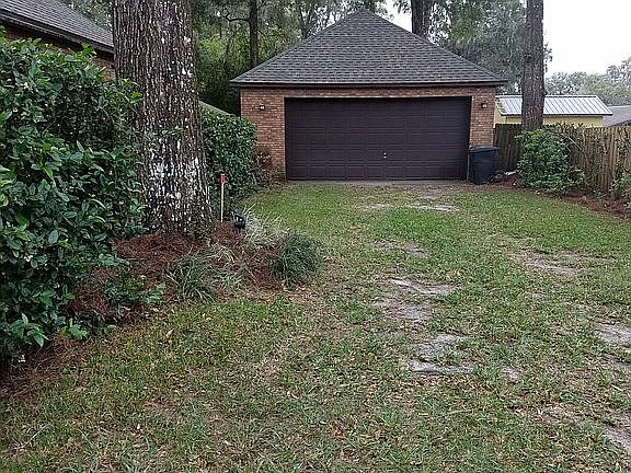 Back 2 1/2 car garage