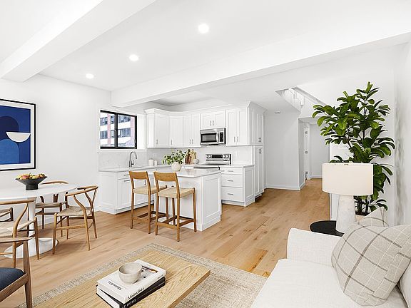 2nd image of 150 W 51st St #2116