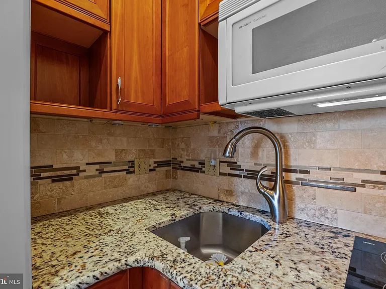 2135 Walnut St #1202 — Photo 9