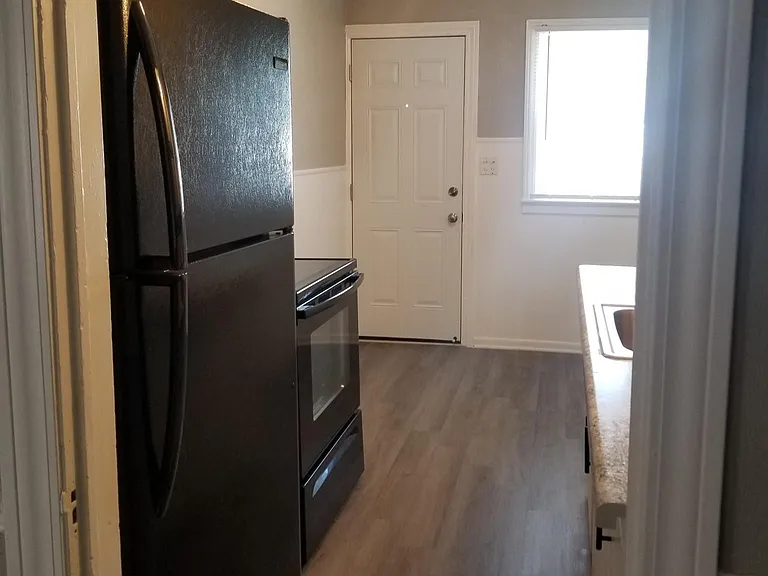 812 W Irving Ave — Photo 5