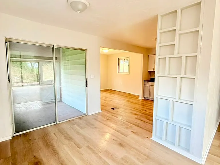 129 Windsor Dr — Photo 4