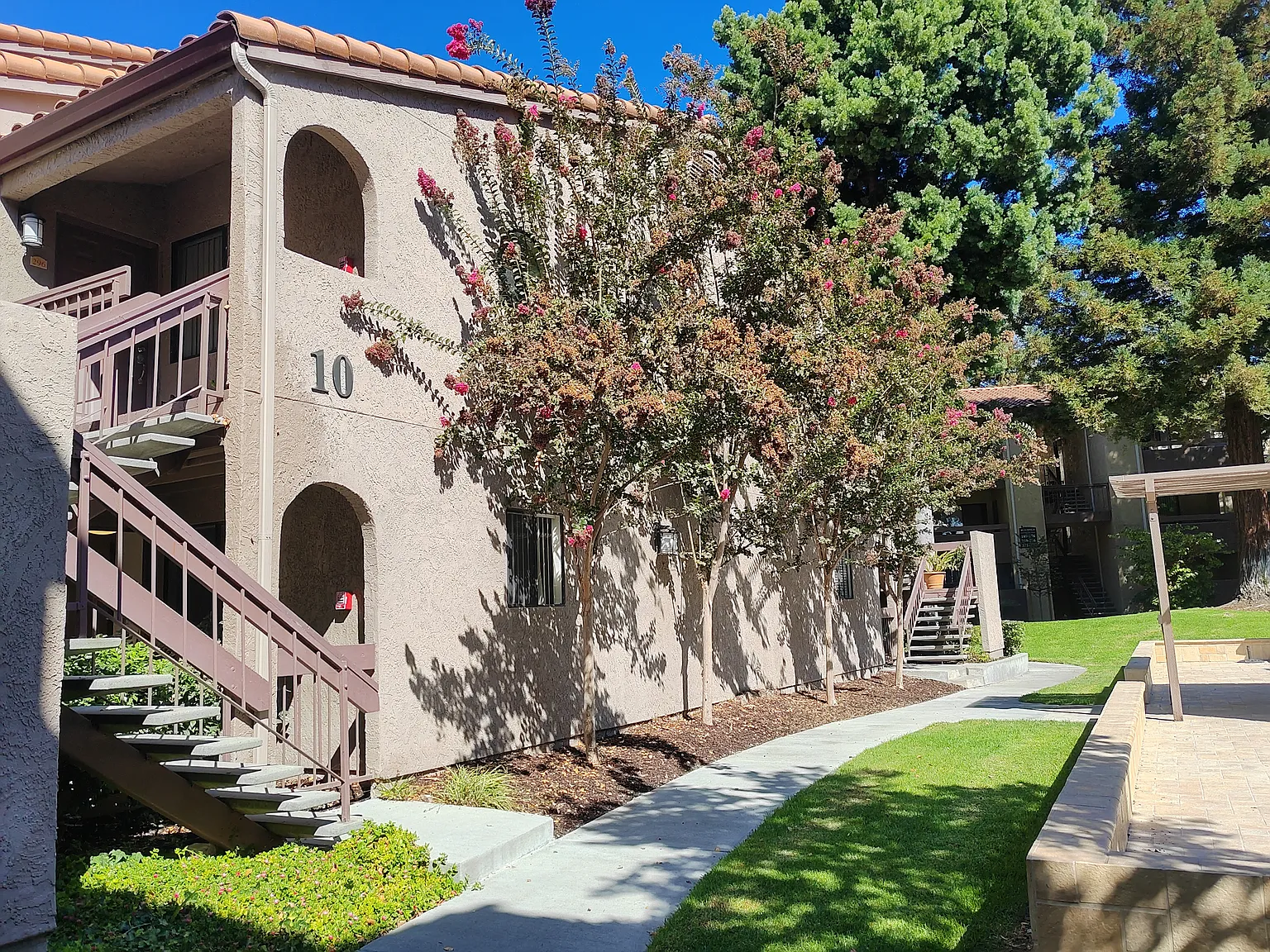 2250 Monroe St — Photo 2