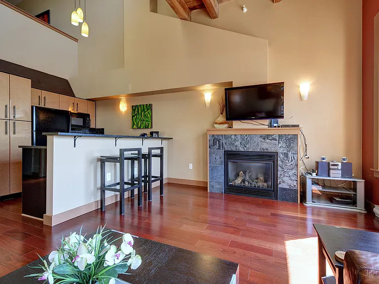 Pandora Ave — Photo 3