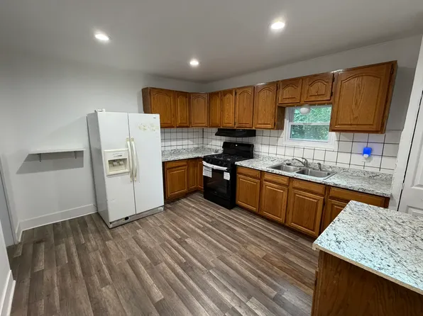 11 Hall St, Batavia, NY 14020