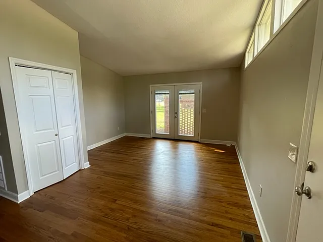 303 Pinewood Dr — Photo 10
