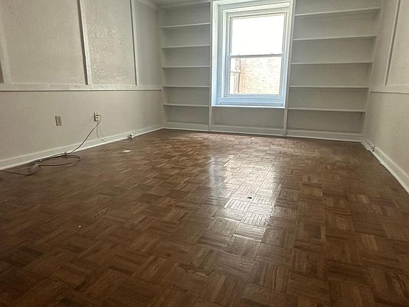 5th image of 7637 W 93rd St