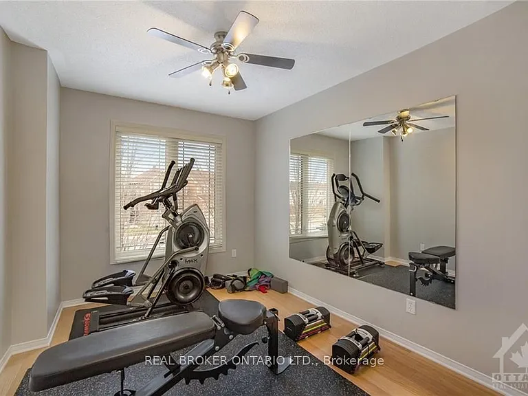 222 Meadowbreeze Dr — Photo 18