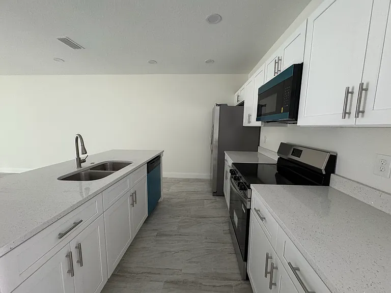 310 9th Ave S — Photo 4