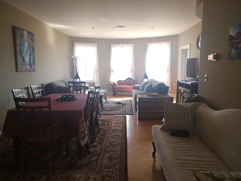 40 College St — Photo 22