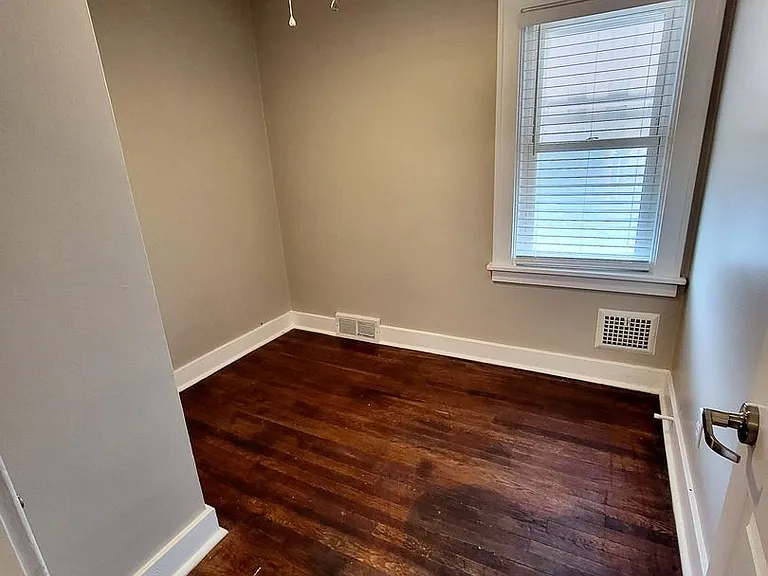2048 Pioneer Ave — Photo 9