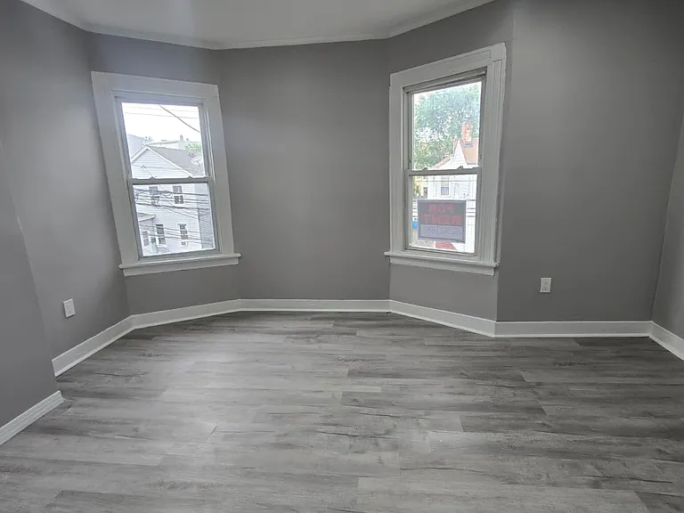 125-127 Redwood Ave #2C — Photo 3