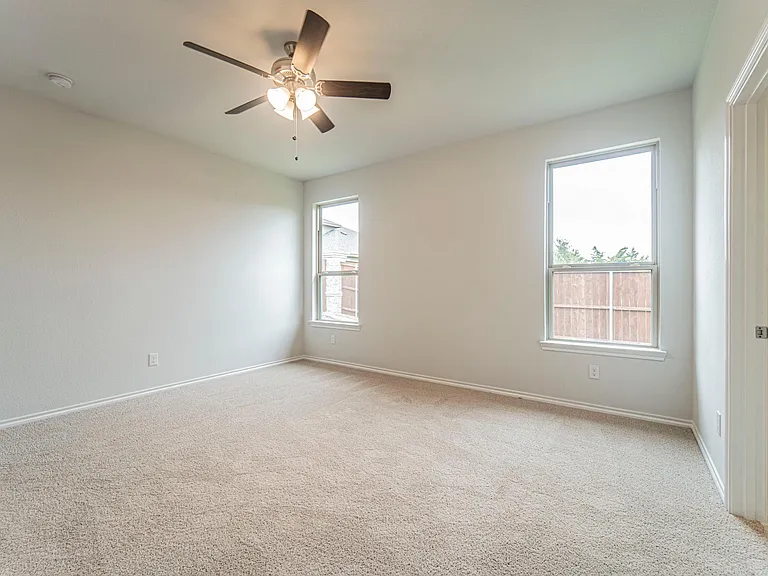3305 Shortgrass Ln — Photo 12