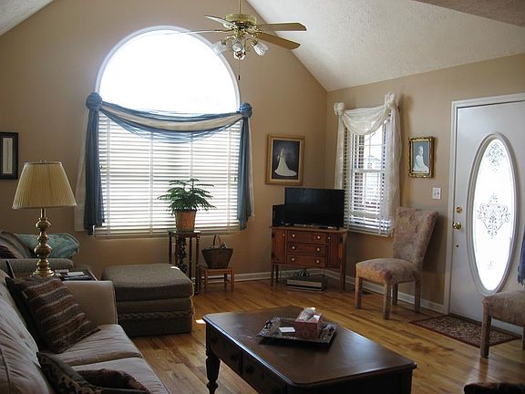 4th image of 19308 Country Dr