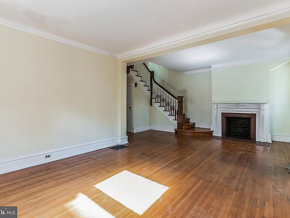 4th image of 6341 Woodbine Ave
