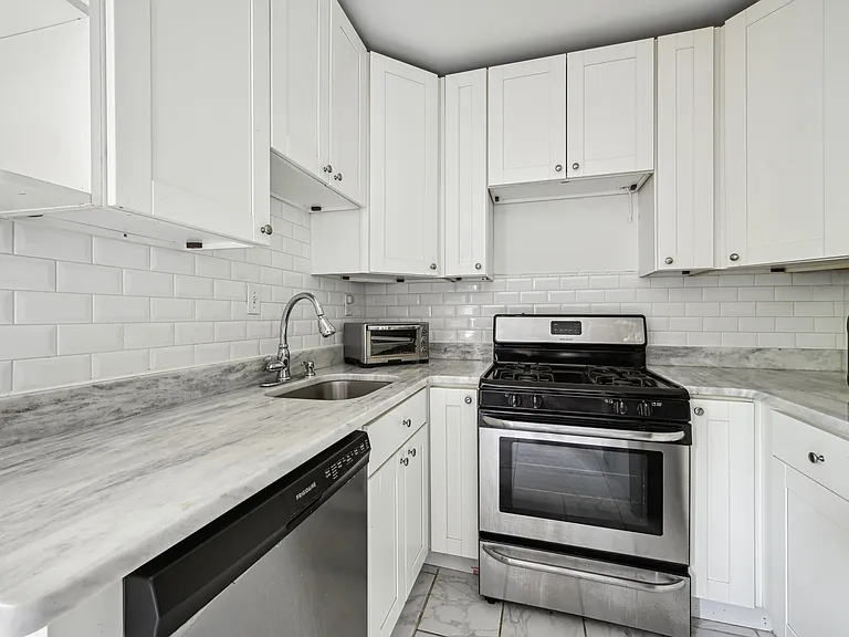 939 Longfellow St NW #205 — Photo 2