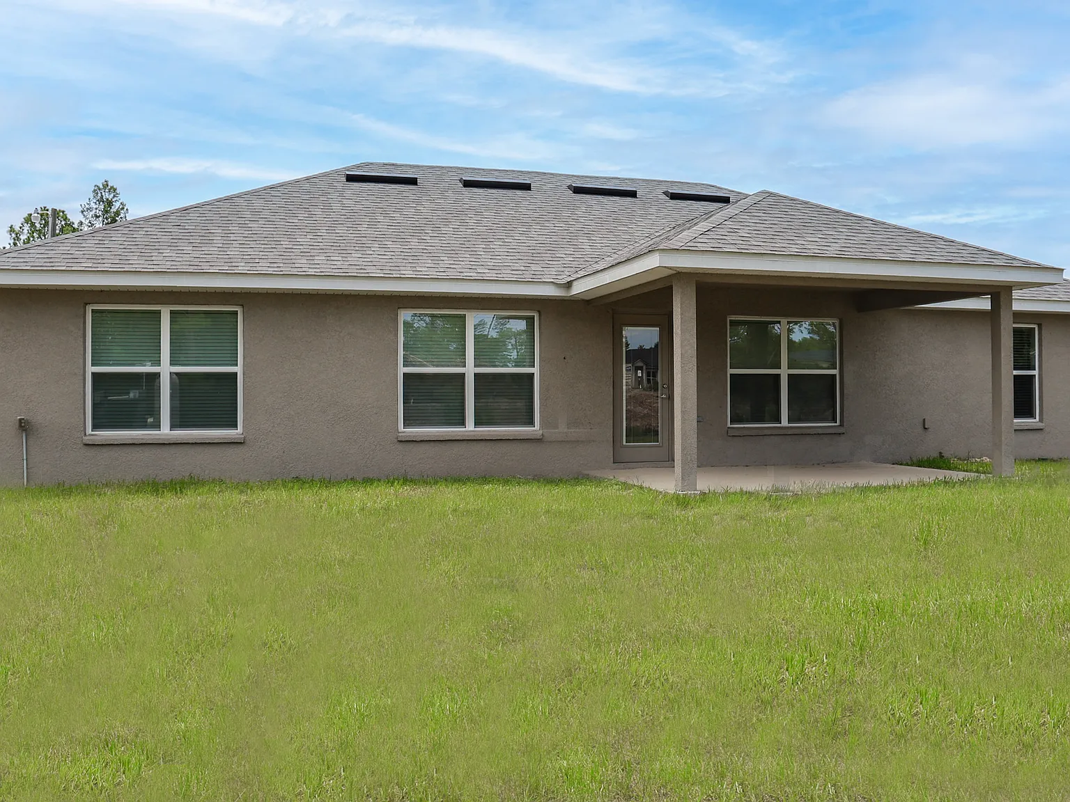 4 bed, 1760 sqft, $1,999 — Photo 2