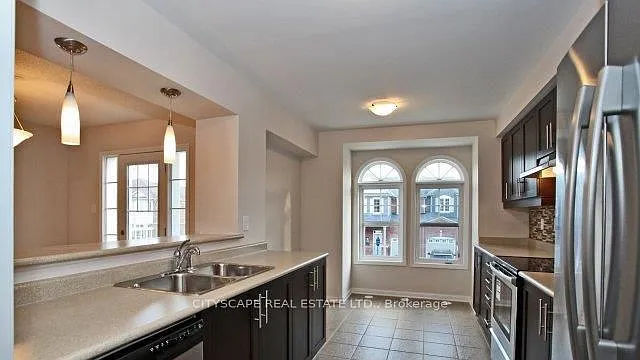 1055 Haxton Hts — Photo 7